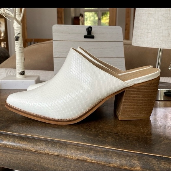 BUCKLE A Rider Girl White snake texture Block heel mules western pointed toe new - Picture 2 of 7